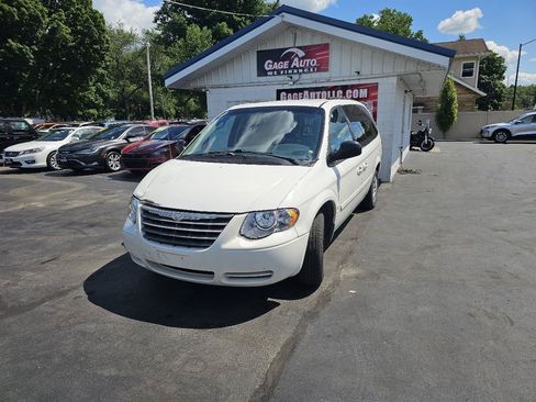 Used 2007 Chrysler Town & Country LX w/ Popular Equipment Group II FWD image 4