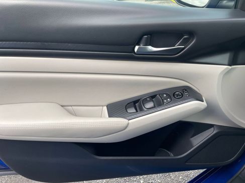 Used 2025 Nissan Altima 2.5 SV image 18