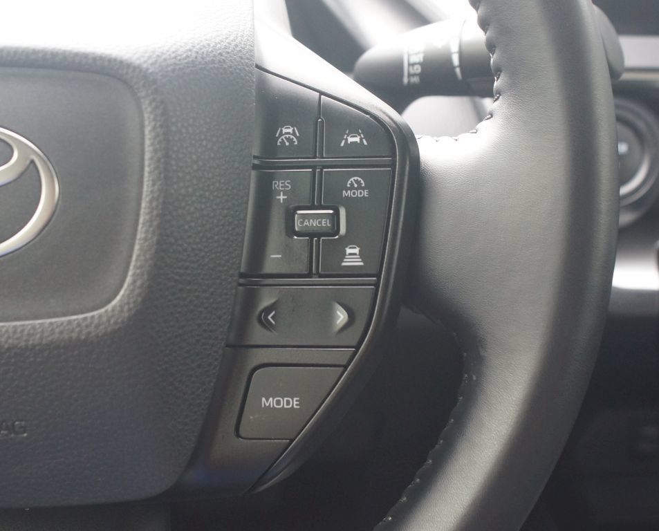 Used 2023 Toyota Prius LE FWD image 10