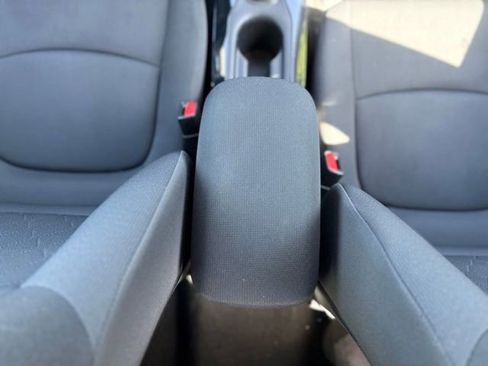 Used 2022 Toyota Corolla LE FWD image 16