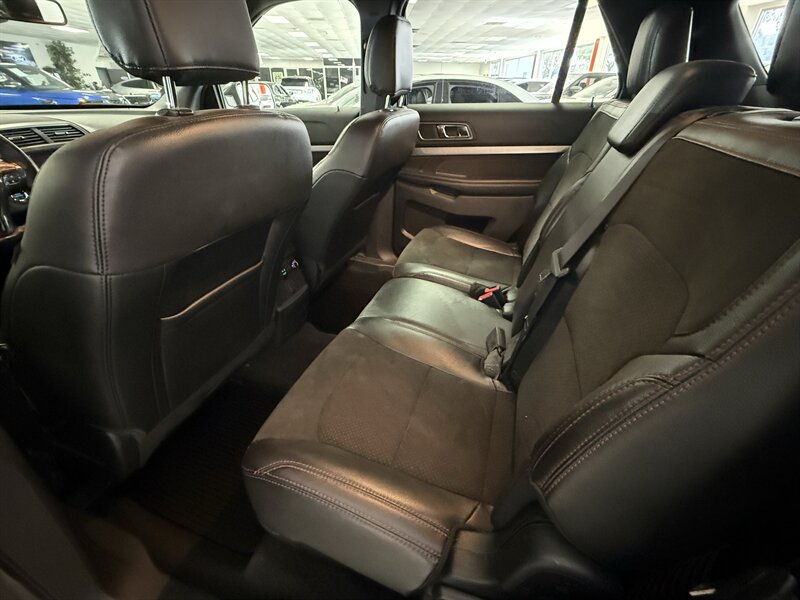 Used 2018 Ford Explorer XLT w/ Equipment Group 202A FWD image 29