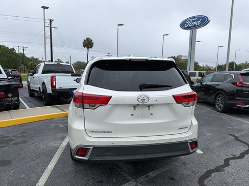 Used 2018 Toyota Highlander Limited Platinum FWD image 9