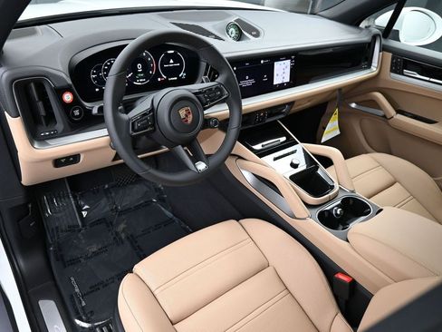 Certified 2026 Porsche Cayenne E-Hybrid image 4