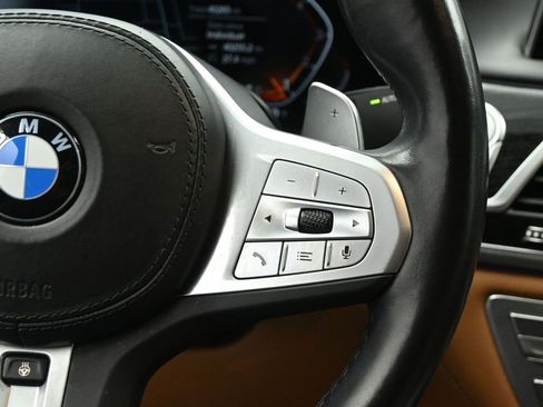 Used 2022 BMW 750i xDrive w/ Luxury Rear Seating Package image 17