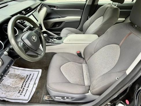 Used 2018 Toyota Camry LE FWD image 10