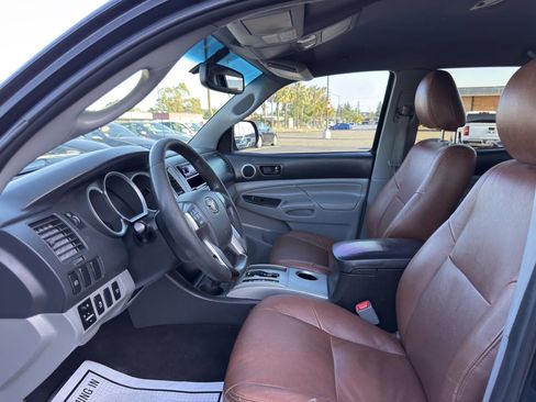 Used 2012 Toyota Tacoma 4x4 Double Cab w/ SR5 Pkg image 9
