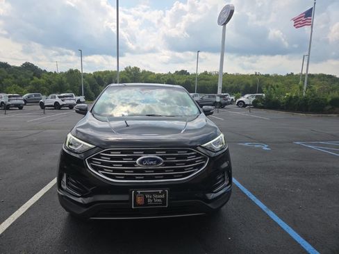 Used 2020 Ford Edge Titanium AWD/4WD image 2