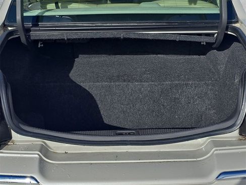 Used 2006 Lincoln Town Car Signature image 27