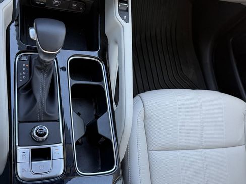 Certified 2025 Kia Telluride EX w/ EX Captain's Chair Package FWD image 27