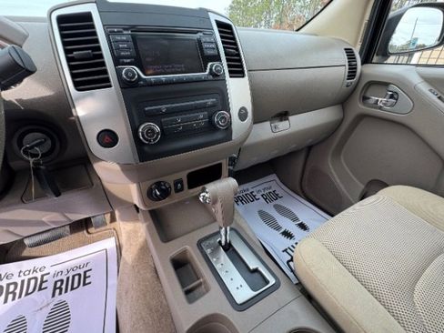 Used 2018 Nissan Frontier SV image 16