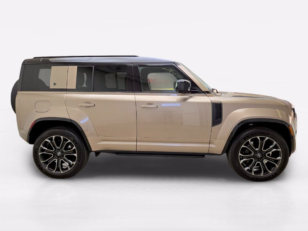 Used 2025 Land Rover Defender 110 AWD/4WD image 6