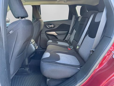 Certified 2018 Jeep Cherokee Latitude AWD/4WD image 28