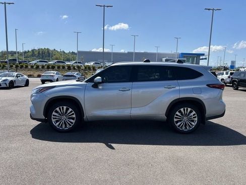 Used 2024 Toyota Highlander Platinum AWD/4WD image 11