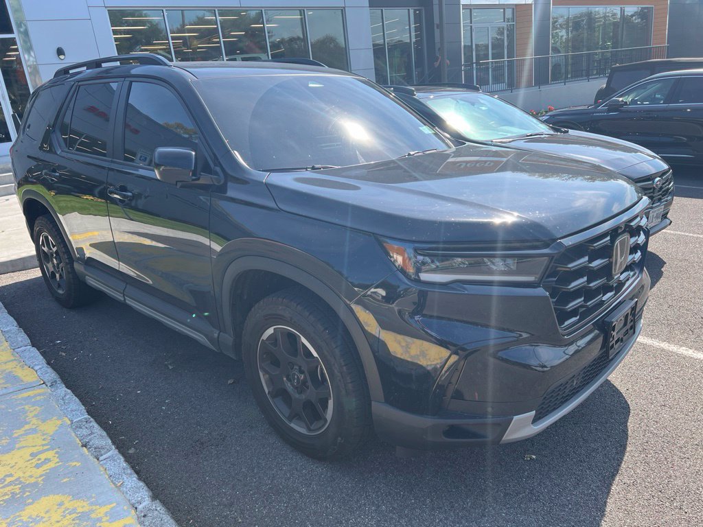 Used 2025 Honda Pilot TrailSport image 1