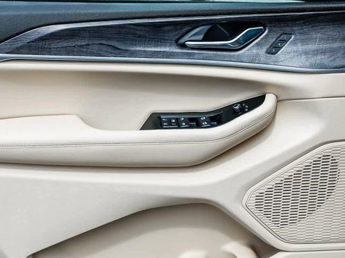 New 2025 Jeep Grand Cherokee Limited w/ Luxury Tech Group II image 21