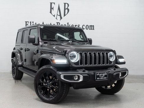 Used 2025 Jeep Wrangler Unlimited Sahara AWD/4WD image 39
