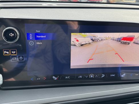 New 2026 Chevrolet Traverse LT image 25