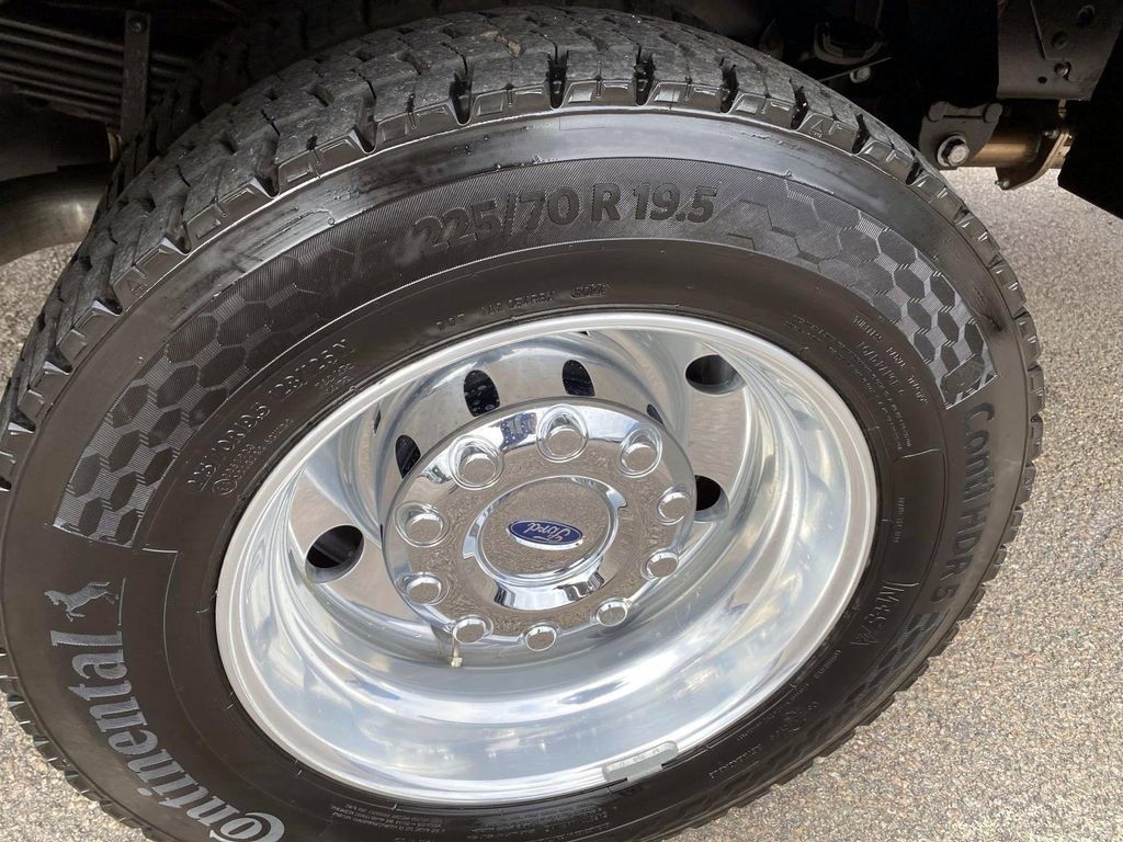Used 2025 Ford F550 4x4 Regular Cab Super Duty image 34
