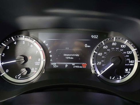 Used 2024 Toyota Highlander LE AWD/4WD image 42