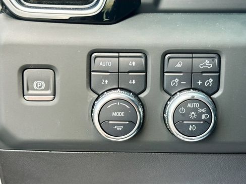 Used 2025 GMC Sierra 2500 Denali w/ Denali Reserve Package AWD/4WD image 10