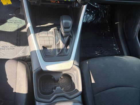 Used 2020 Toyota RAV4 LE w/ All Weather Liner Package AWD/4WD image 22
