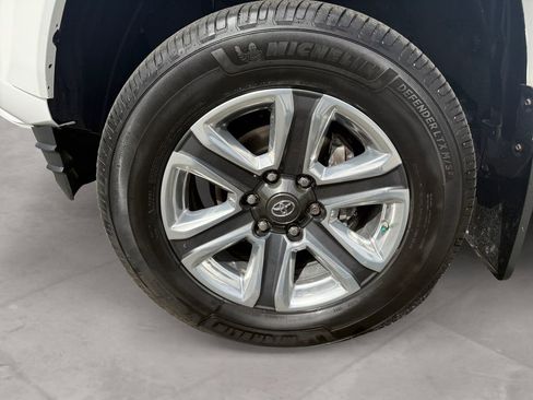Used 2018 Toyota Tacoma Limited AWD/4WD image 14