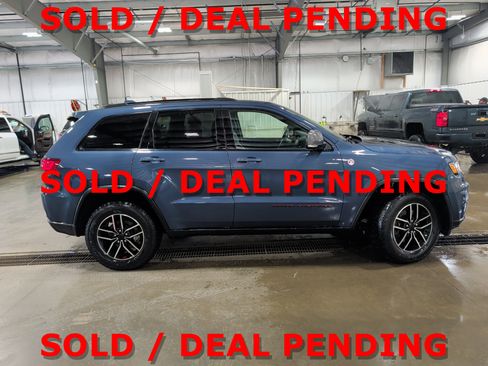 Used 2021 Jeep Grand Cherokee Trailhawk AWD/4WD image 2