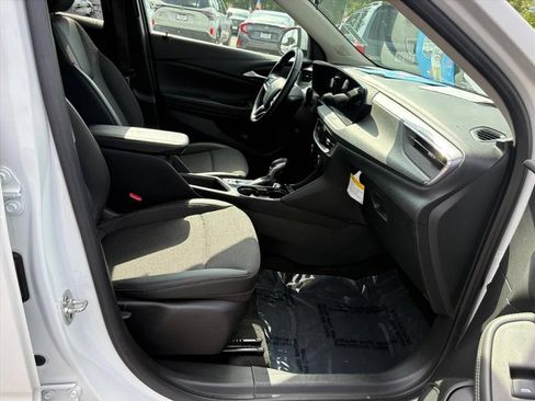 Used 2024 Buick Encore GX Preferred FWD image 16