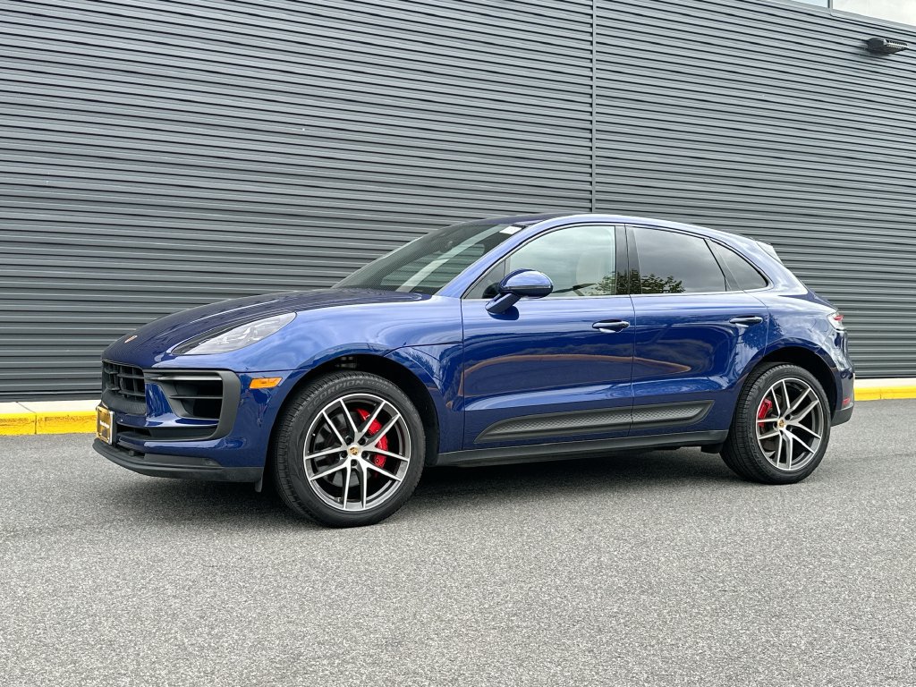 Certified 2024 Porsche Macan S AWD/4WD image 2