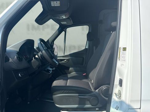 Used 2023 Mercedes-Benz Sprinter 2500 image 5