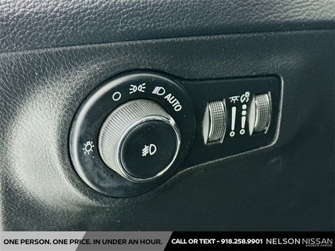 Used 2018 Jeep Compass Latitude w/ Popular Equipment Group image 10