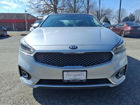 Used 2017 Kia Cadenza Premium w/ Luxury Package image 2