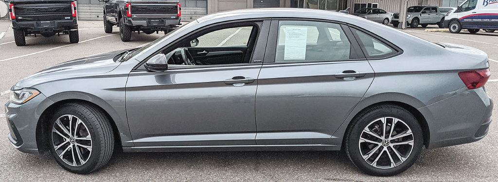 Used 2025 Volkswagen Jetta Sport FWD image 5
