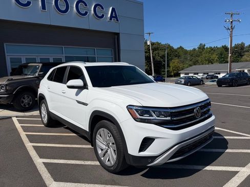 Used 2023 Volkswagen Atlas Cross Sport SE w/ Panoramic Sunroof Package AWD/4WD image 4