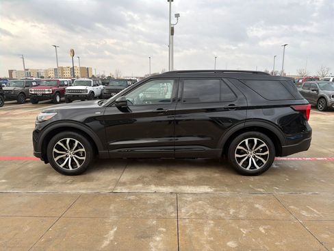 Certified 2025 Ford Explorer ST-Line image 2