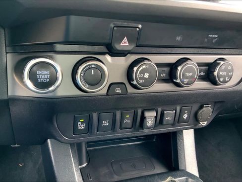 Used 2020 Toyota Tacoma TRD Off-Road image 32