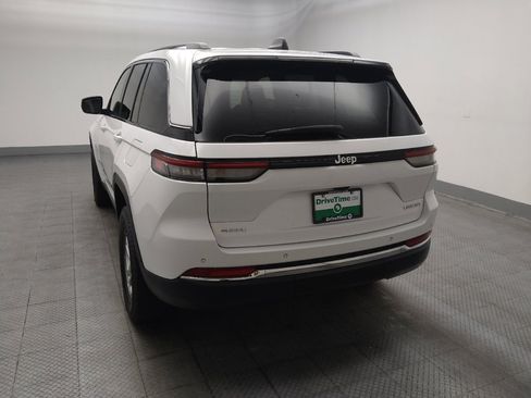 Used 2023 Jeep Grand Cherokee Laredo AWD/4WD image 5