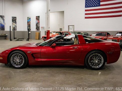 Used 1999 Chevrolet Corvette Coupe w/ Memory Pkg image 4