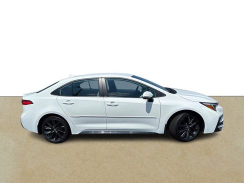 Used 2024 Toyota Corolla SE FWD image 2