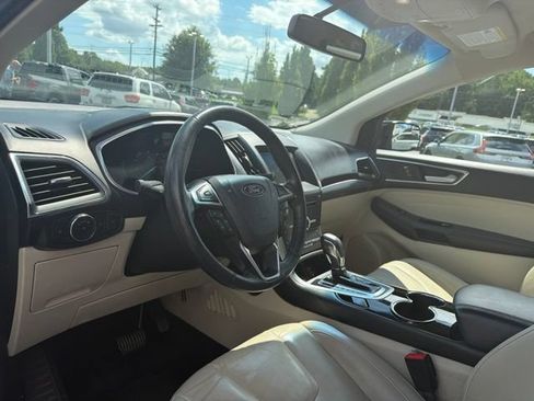 Used 2018 Ford Edge Titanium w/ Technology Package FWD image 11