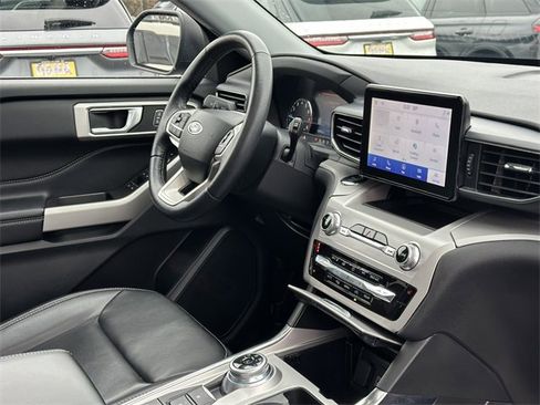 Certified 2022 Ford Explorer XLT w/ Equipment Group 202A image 33