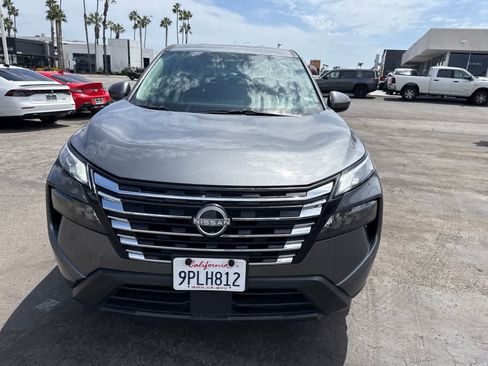 Used 2025 Nissan Rogue SV FWD image 4