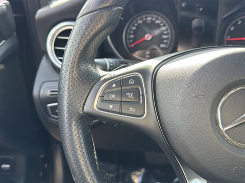 Used 2018 Mercedes-Benz GLC 300 4MATIC image 15