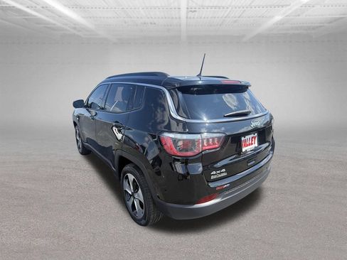 Used 2018 Jeep Compass Latitude AWD/4WD image 9