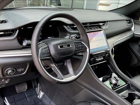 New 2025 Jeep Grand Cherokee Limited image 10