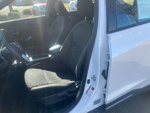 Used 2021 Nissan Kicks SR image 12