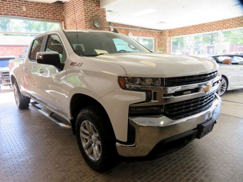 Used 2019 Chevrolet Silverado 1500 LT w/ Z71 Off-Road Package image 3
