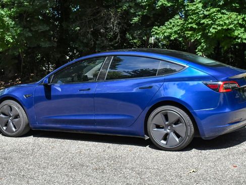Used 2022 Tesla Model 3 Long Range AWD/4WD image 5