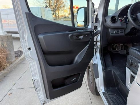 Used 2024 Mercedes-Benz Sprinter 2500 image 9