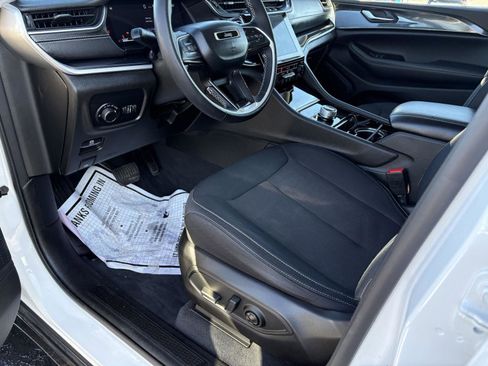 Used 2023 Jeep Grand Cherokee Laredo w/ Luxury Tech Group I image 14